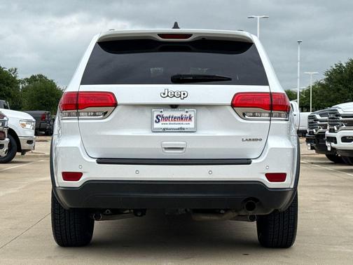 Bright White Clearcoat 2018 Jeep Grand Cherokee Laredo E