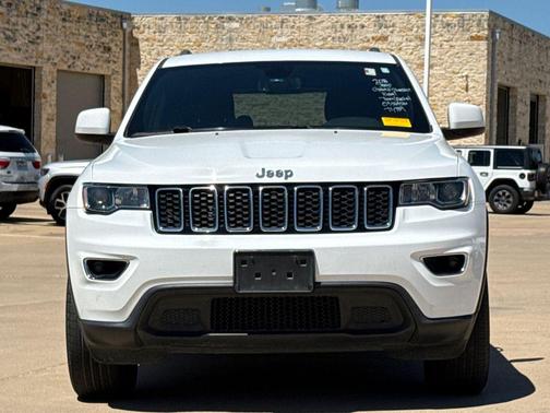 Bright White Clearcoat 2018 Jeep Grand Cherokee Laredo E