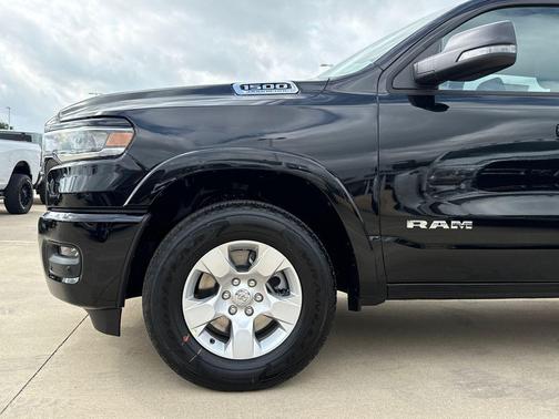 Diamond Black Crystal Pearlcoat 2026 RAM 1500 Big Horn/Lone Star