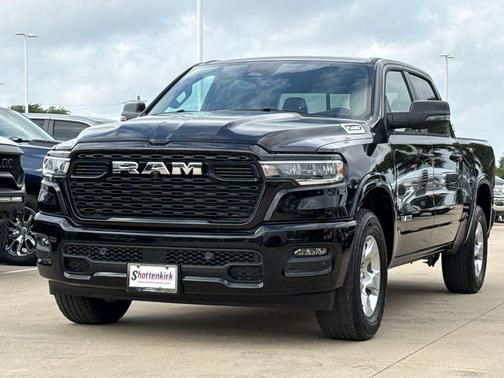 Diamond Black Crystal Pearlcoat 2026 RAM 1500 Big Horn/Lone Star