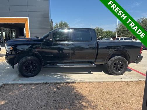 2019 RAM 2500 Laramie Crew Cab 4x4 6'4' Box