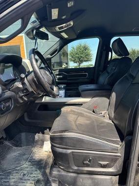 2019 RAM 2500 Laramie Crew Cab 4x4 6'4' Box