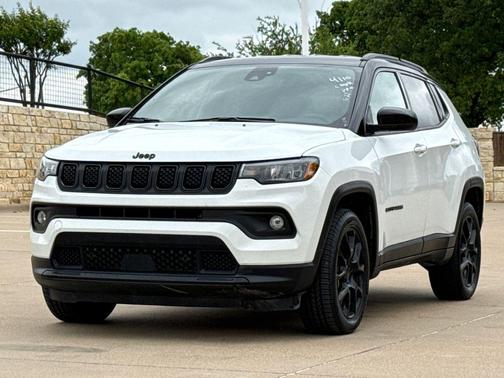 Bright White Clearcoat 2024 Jeep Compass Latitude