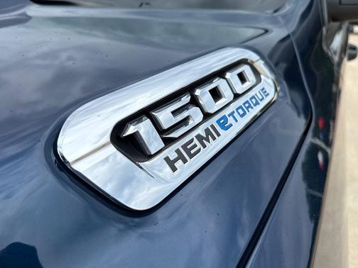 Patriot Blue Pearlcoat 2024 RAM 1500 Big Horn/Lone Star