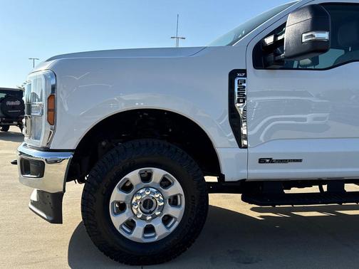 Oxford White 2024 Ford F-250 XLT