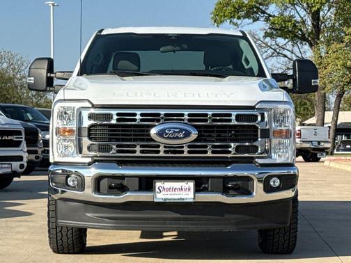 Oxford White 2024 Ford F-250 XLT