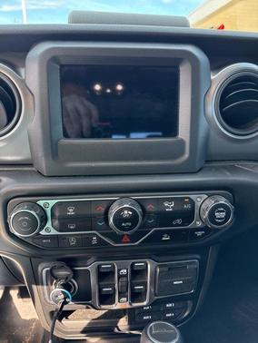 2021 Jeep Gladiator Willys 4x4