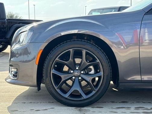 2023 Chrysler 300 Touring