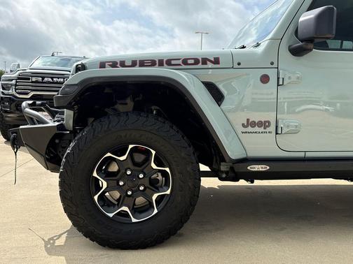 Earl Clearcoat 2023 Jeep Wrangler Rubicon