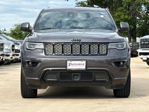 Granite Crystal Metallic Clearcoat 2021 Jeep Grand Cherokee Laredo