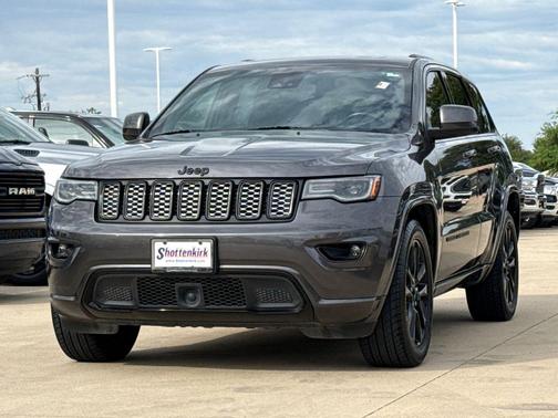 Granite Crystal Metallic Clearcoat 2021 Jeep Grand Cherokee Laredo