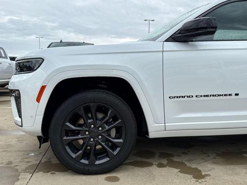 Bright White Clearcoat 2026 Jeep Grand Cherokee L Limited