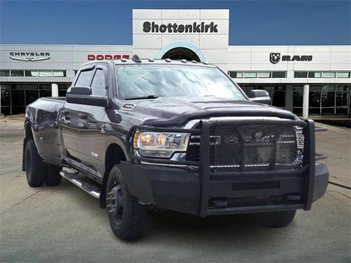 2022 RAM 3500 Tradesman Crew Cab 4x4 8' Box