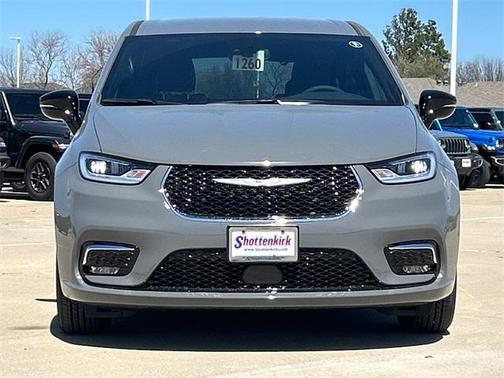 2025 Chrysler Pacifica L