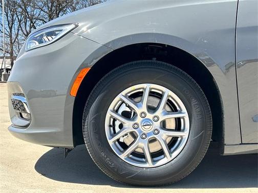 2025 Chrysler Pacifica L