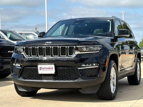 Diamond Black Crystal Pearlcoat 2023 Jeep Grand Cherokee Limited