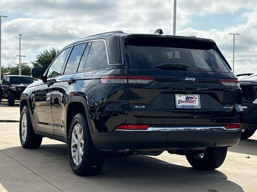 Diamond Black Crystal Pearlcoat 2023 Jeep Grand Cherokee Limited