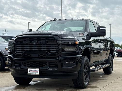 Diamond Black Crystal Pearlcoat 2026 RAM 2500 Lone Star Crew Cab 4x4 6'4' Box