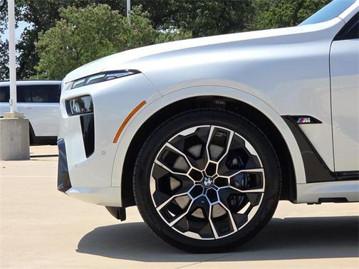 2025 BMW X7 M60i