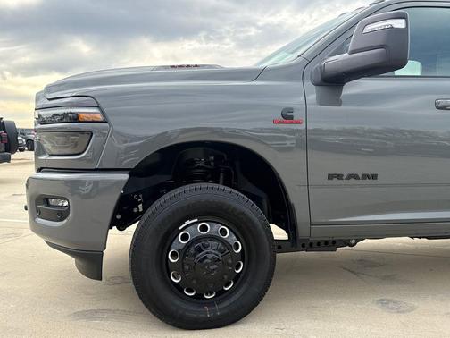 Ceramic Gray Clearcoat 2026 RAM 3500 Laramie Crew Cab 4x4 8' Box