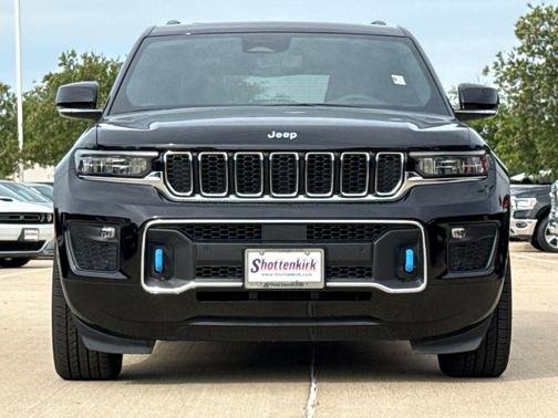 Diamond Black Crystal Pearlcoat 2022 Jeep Grand Cherokee 4xe Overland