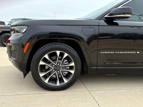 2022 Jeep Grand Cherokee 4xe Overland