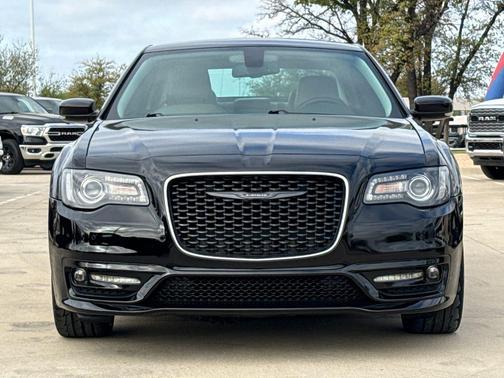 Gloss Black 2022 Chrysler 300 Touring