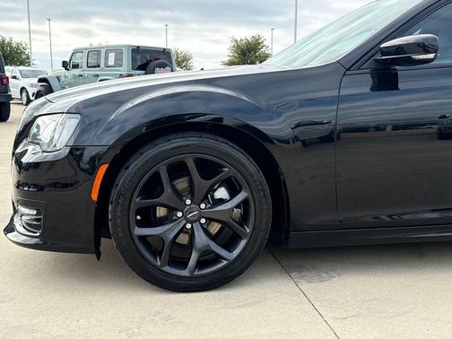 Gloss Black 2022 Chrysler 300 Touring