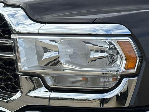 2023 RAM 2500 Tradesman Crew Cab 4x4 6'4' Box