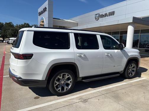 2022 Jeep Wagoneer Series II 4x2
