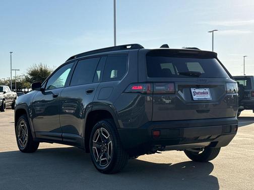 Sting-Gray Clearcoat 2026 Jeep Cherokee Laredo 4x4