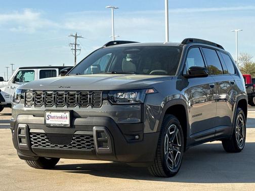 Sting-Gray Clearcoat 2026 Jeep Cherokee Laredo 4x4