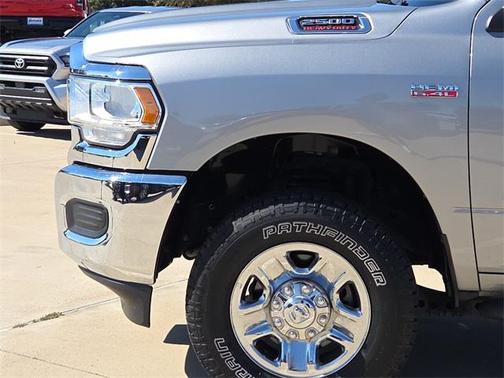 2021 RAM 2500 Tradesman Crew Cab 4x4 6'4' Box