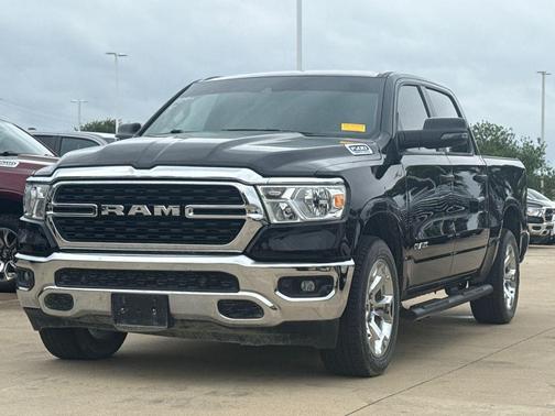 Diamond Black Crystal Pearlcoat 2024 RAM 1500 Big Horn/Lone Star