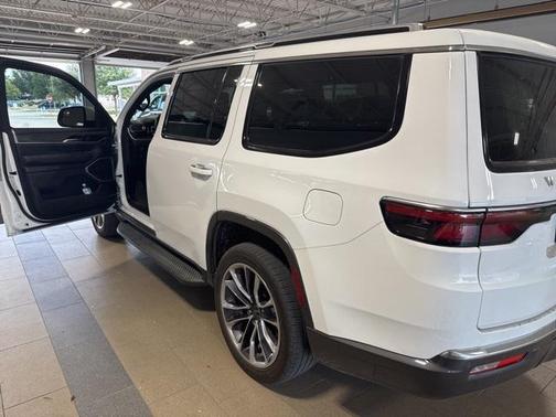 2022 Jeep Wagoneer Series II 4x2