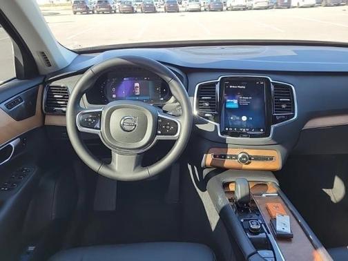 2024 Volvo XC90 B6 Plus Bright Theme 7-Seater