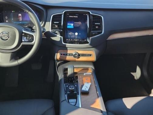 2024 Volvo XC90 B6 Plus Bright Theme 7-Seater