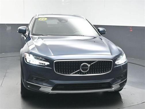 2025 Volvo V90 Cross Country B6 Plus