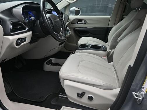 2021 Chrysler Pacifica Touring-L