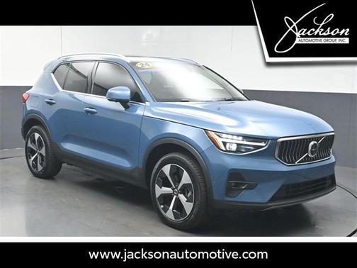 2024 Volvo XC40 B5 Plus Bright Theme