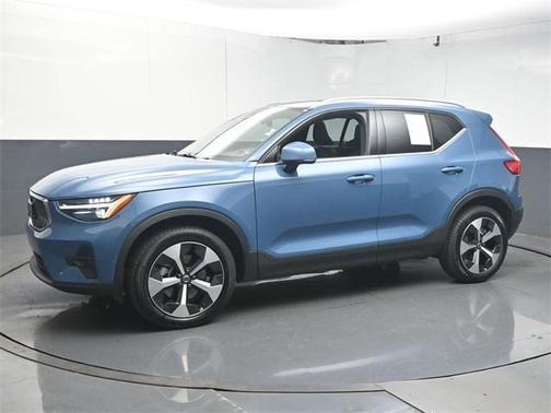 2024 Volvo XC40 B5 Plus Bright Theme