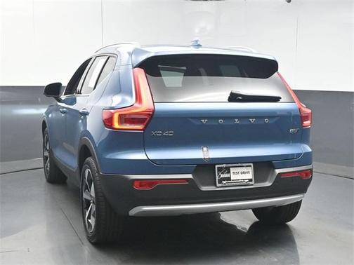 2024 Volvo XC40 B5 Plus Bright Theme