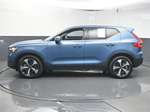2024 Volvo XC40 B5 Plus Bright Theme