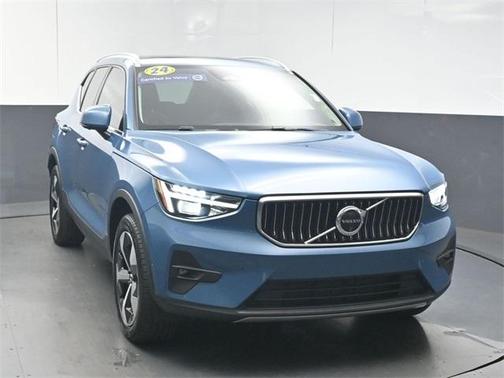 2024 Volvo XC40 B5 Plus Bright Theme