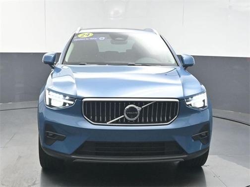 2024 Volvo XC40 B5 Plus Bright Theme