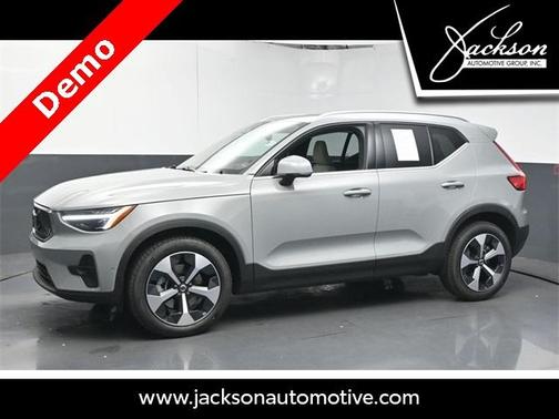 2025 Volvo XC40 B5 Plus Bright Theme