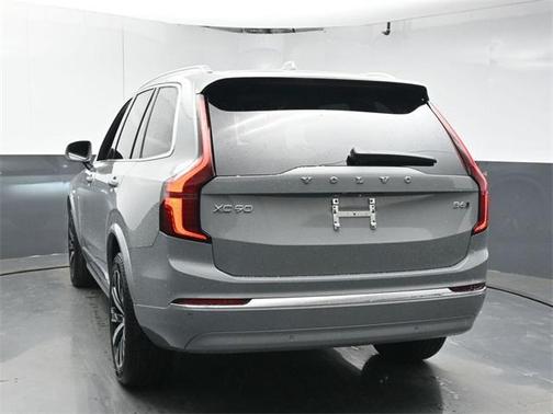 2025 Volvo XC90 B6 Core