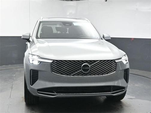 2025 Volvo XC90 B6 Core