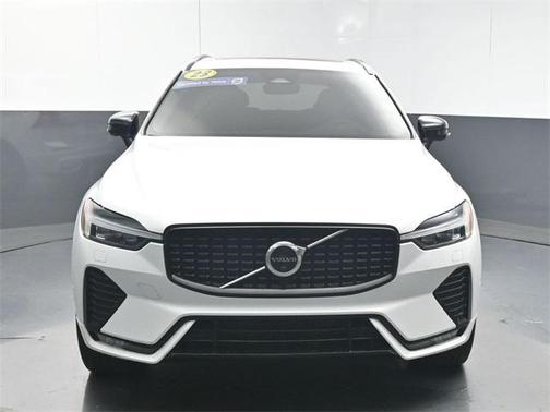 2023 Volvo XC60 B5 Plus Dark Theme