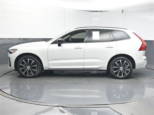 2023 Volvo XC60 B5 Plus Dark Theme